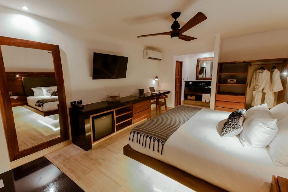 Casa del Jaguar Beach Hotel