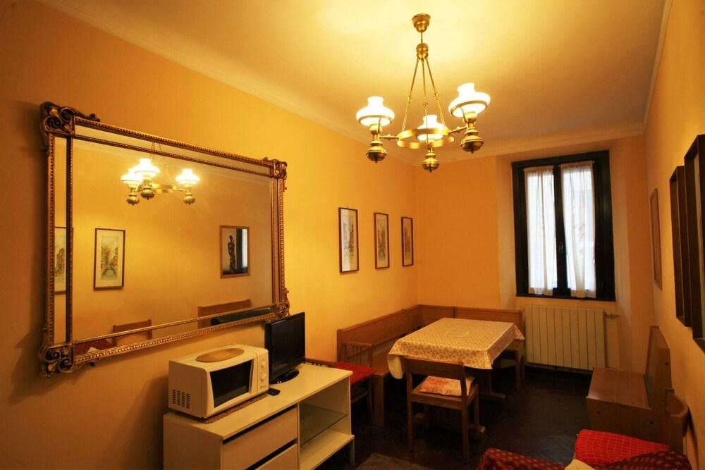 Appartamento Da Sei In Corte Tra Il Centro E Fiera