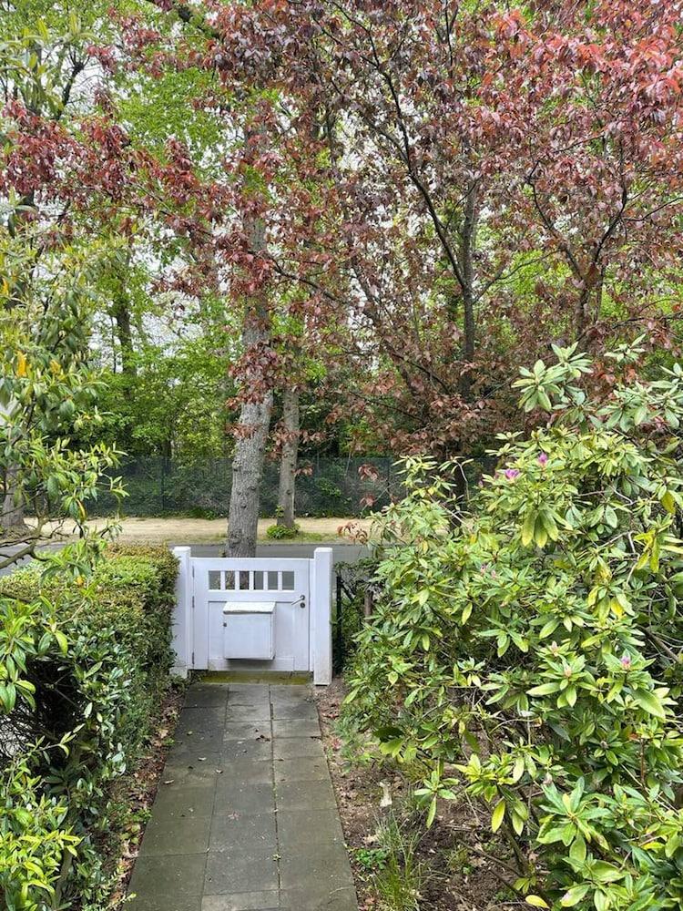 The Pink House, Uccle