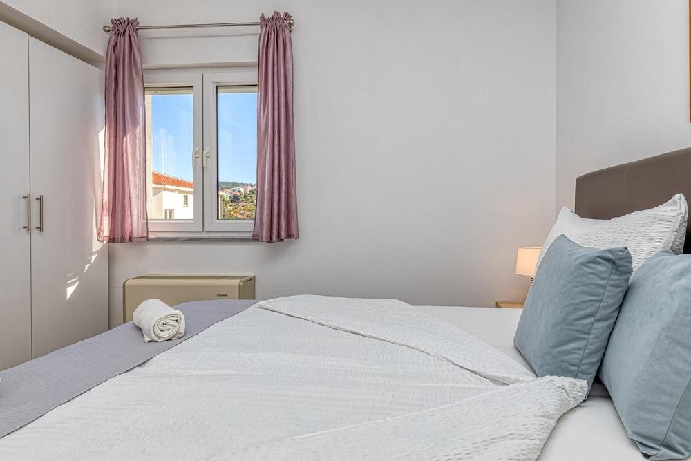 Island Resort Mihaela