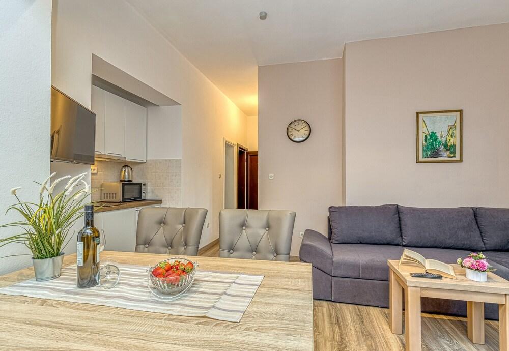 Apartment Matea 220m From the Beach