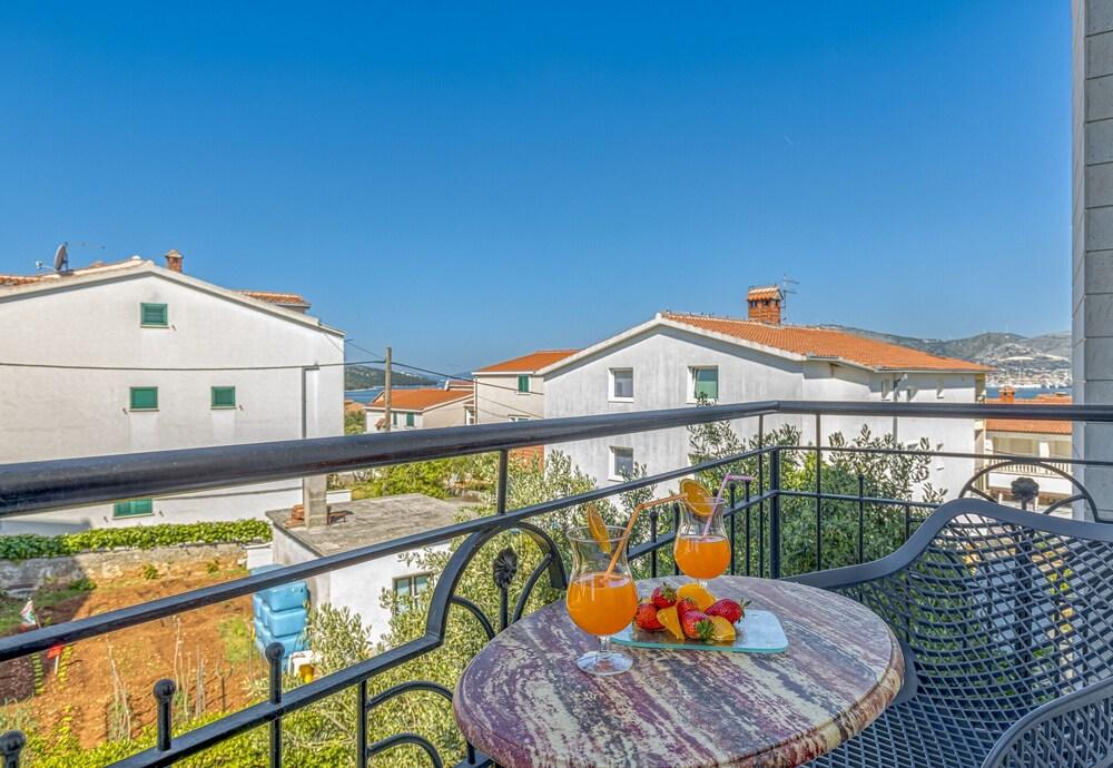 Apartment Gabriel 220m From the Beach