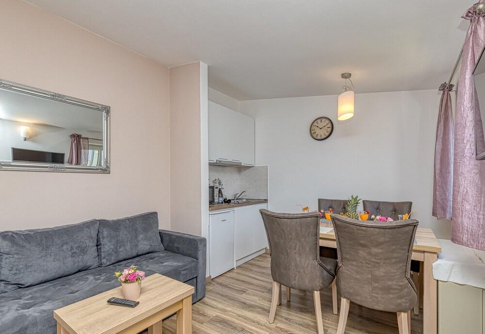 Apartment Antonia 220m From the Beach