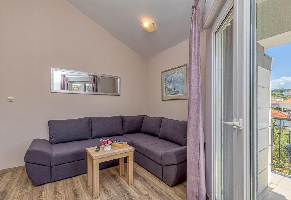 Apartment Rafaela 220m From the Beach