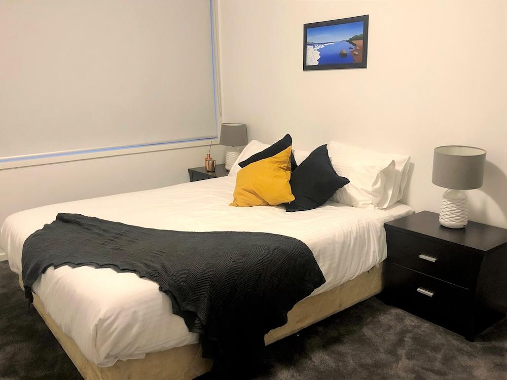 Townhouses near Chadstone by Readyset