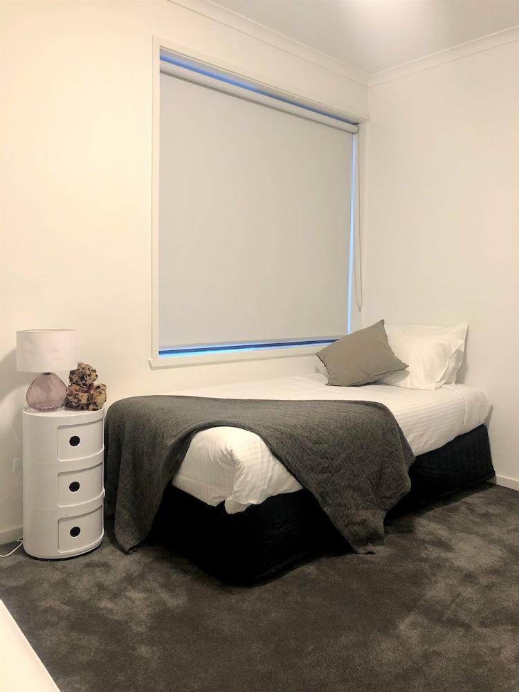 Townhouses near Chadstone by Readyset