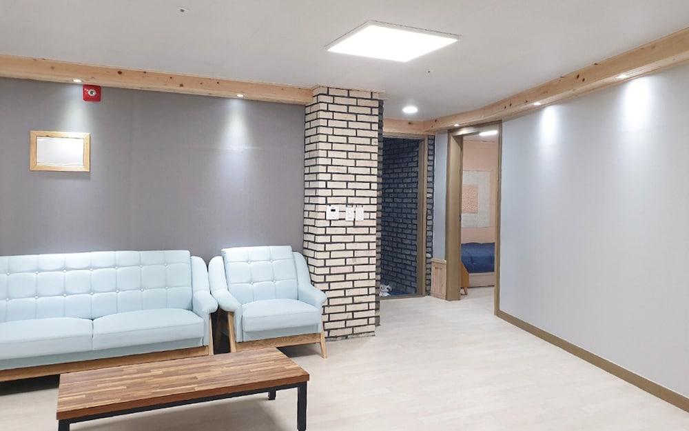 Tongyeong Sarang Hostel