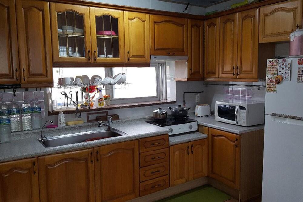 Jeju Sunflower Guest House