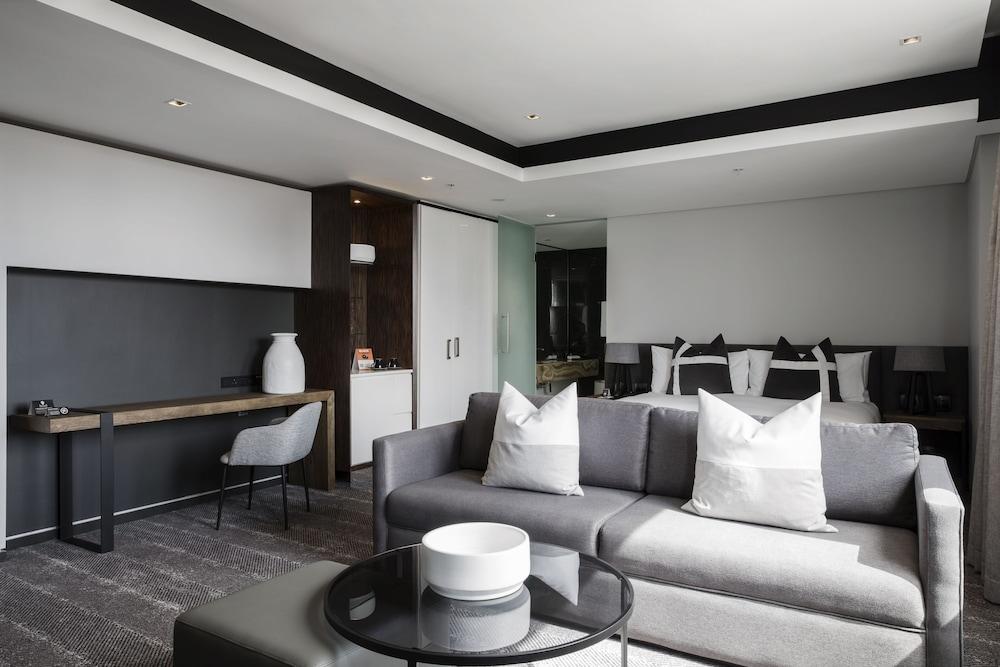 The Capital 15 on Orange Hotel & Spa