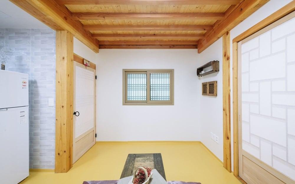 Daegu Seomun Hanok Guesthouse