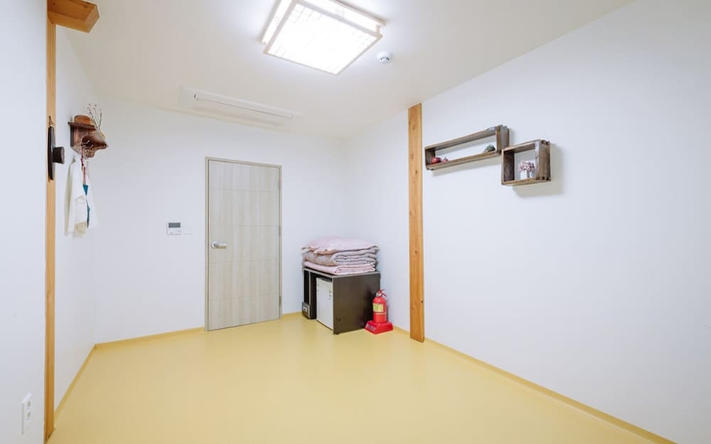 Daegu Seomun Hanok Guesthouse