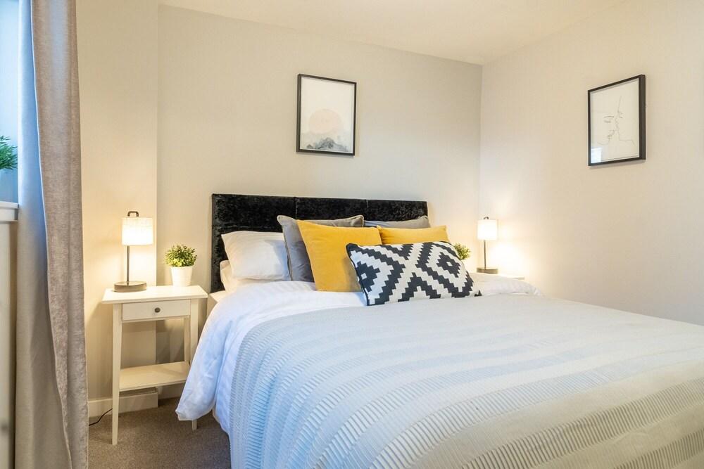 Luxury Riverview City Centre Apartment