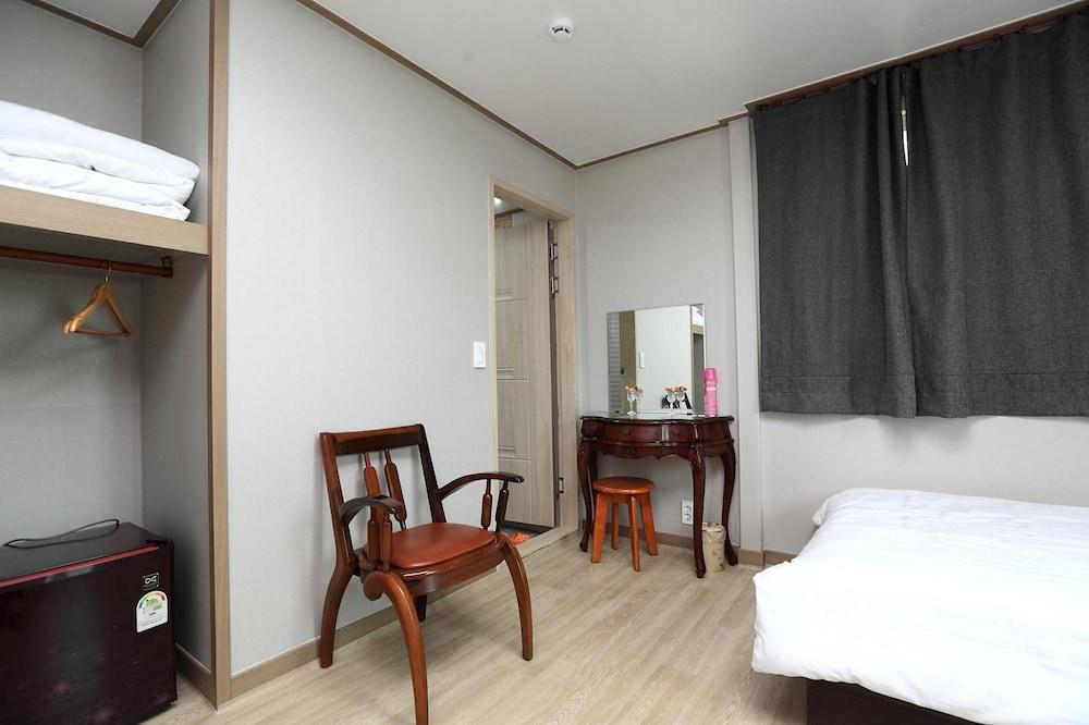 Jeju Ophirhouse Pension