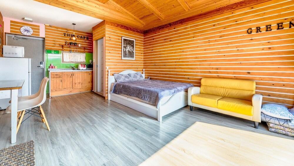 Yeosu Greenhouse Pension