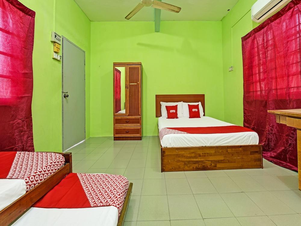 OYO 90278 Redzwan's Beach Resort