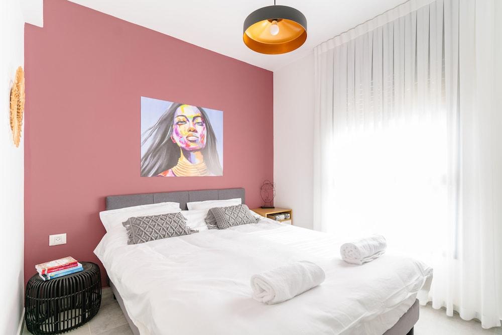 Panoramic Seaview Balcony Escape by Sea N Rent