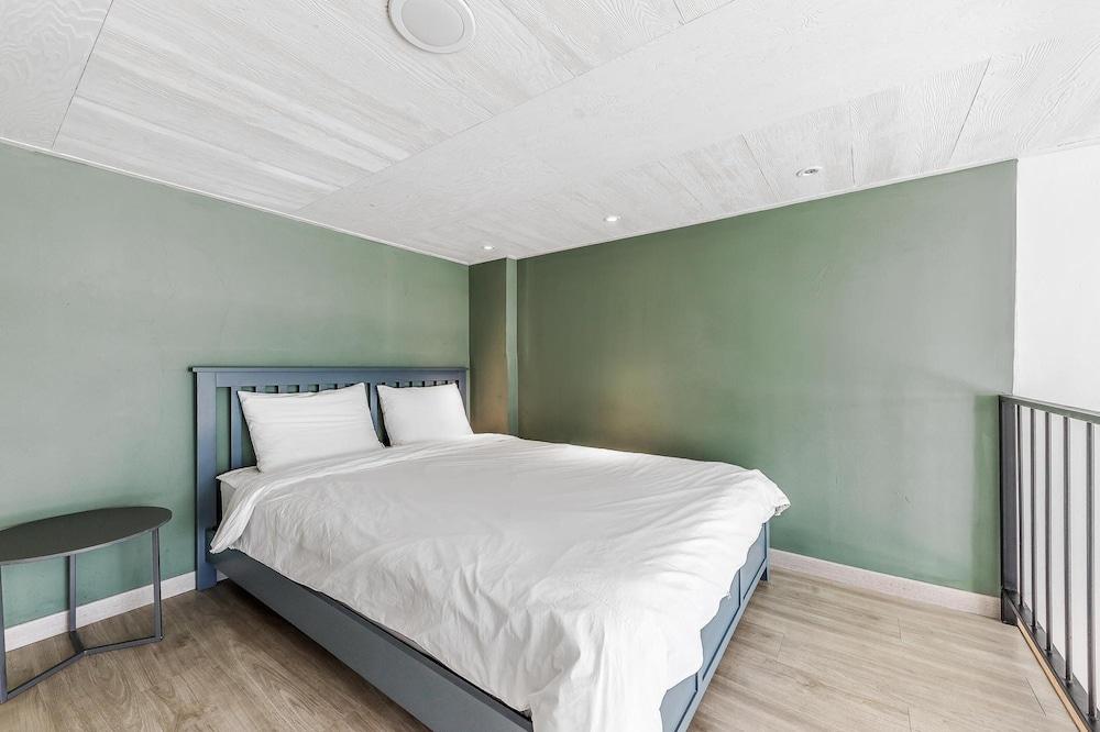 Yeosu Lastella Pension