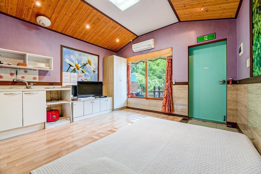 Gapyeong Calbongsan Pension