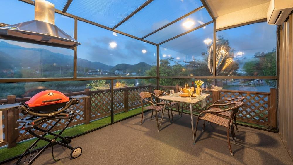 Gapyeong Dangdangi Pet Poolvilla Blue