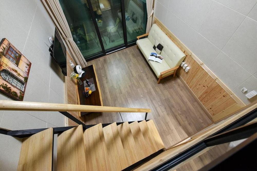 Yeosu Chunghong Pension