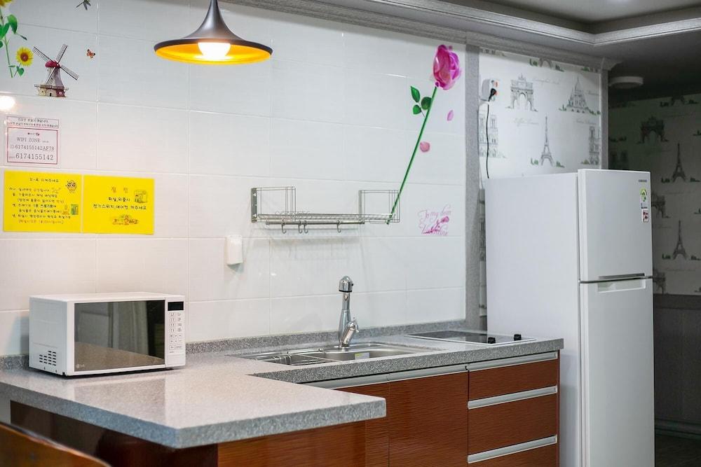 Geoje Marine Castel Pension