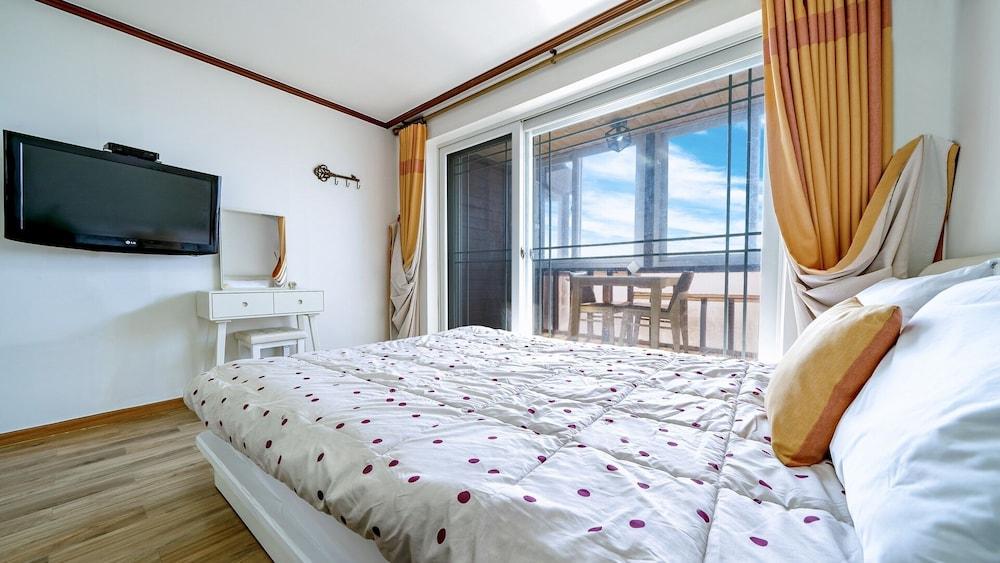 Ganghwa Haeeorem Pension