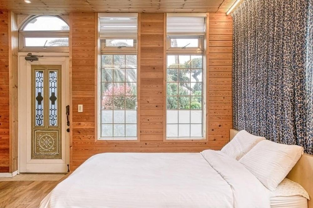 Seogwipo Neulbada Pet Pension