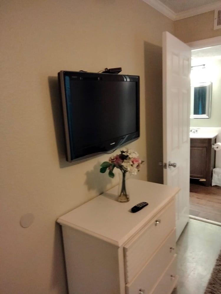 Tropical Enchanted Oaks Villa