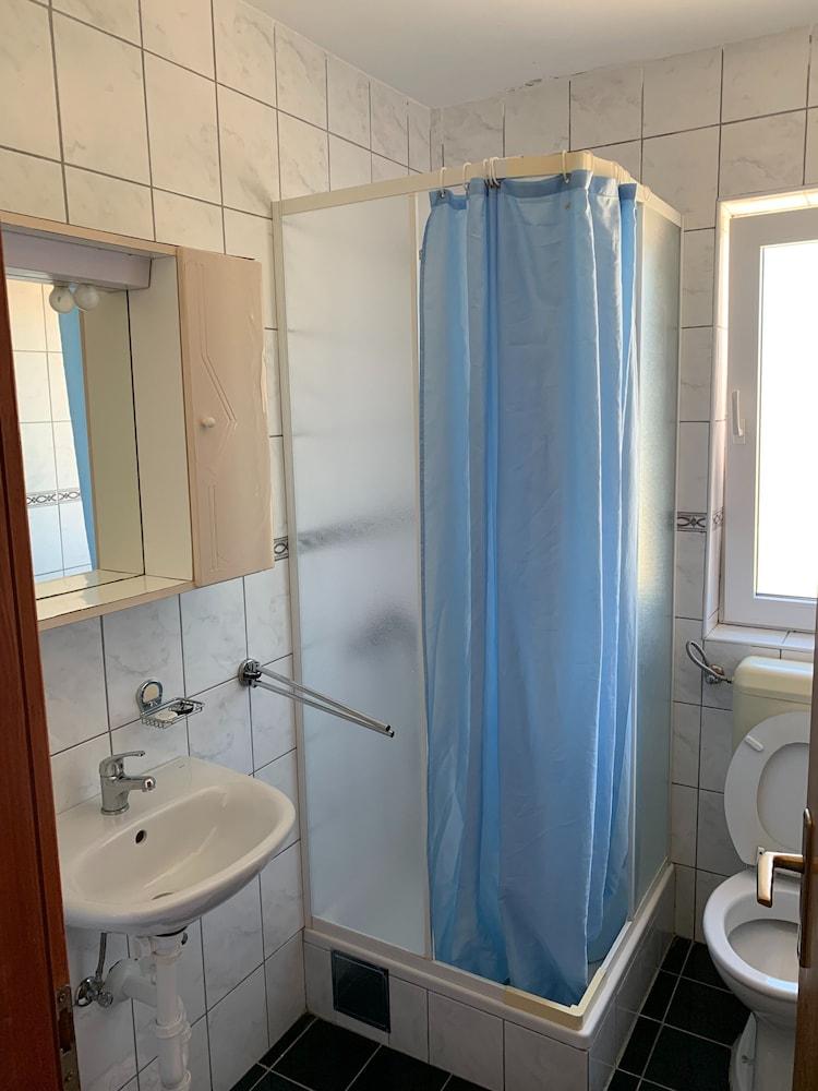 Villa ata Razanac - Apartment With sea View