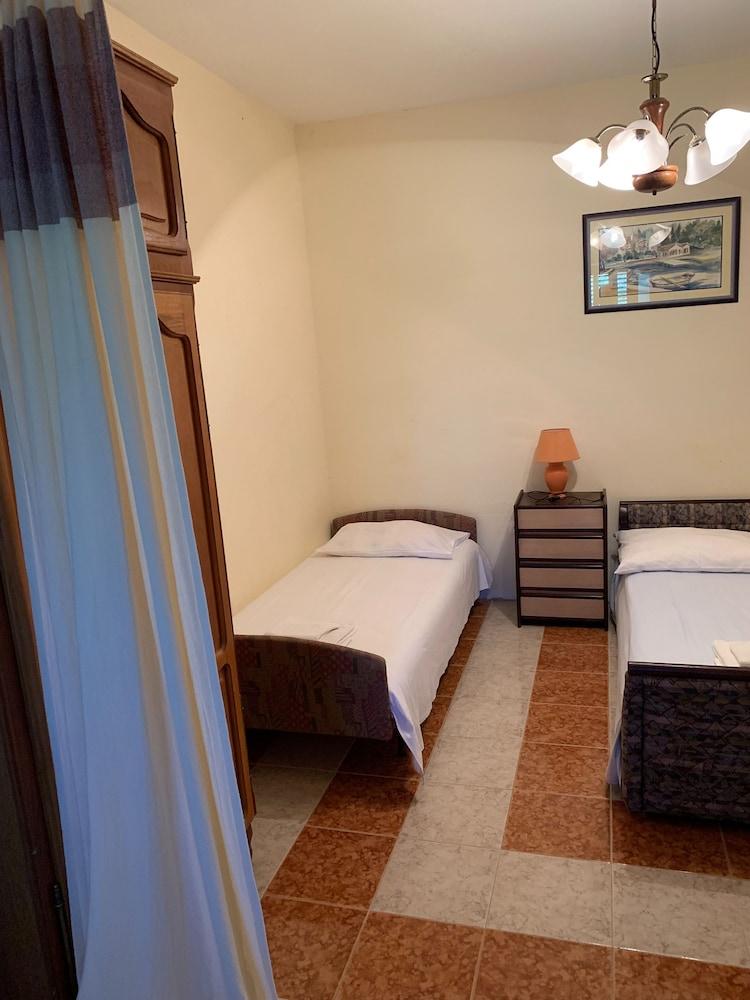 Room-villa ata Razanac - Apartment