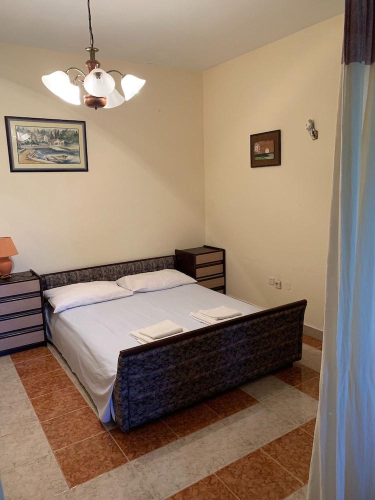 Room-villa ata Razanac - Apartment