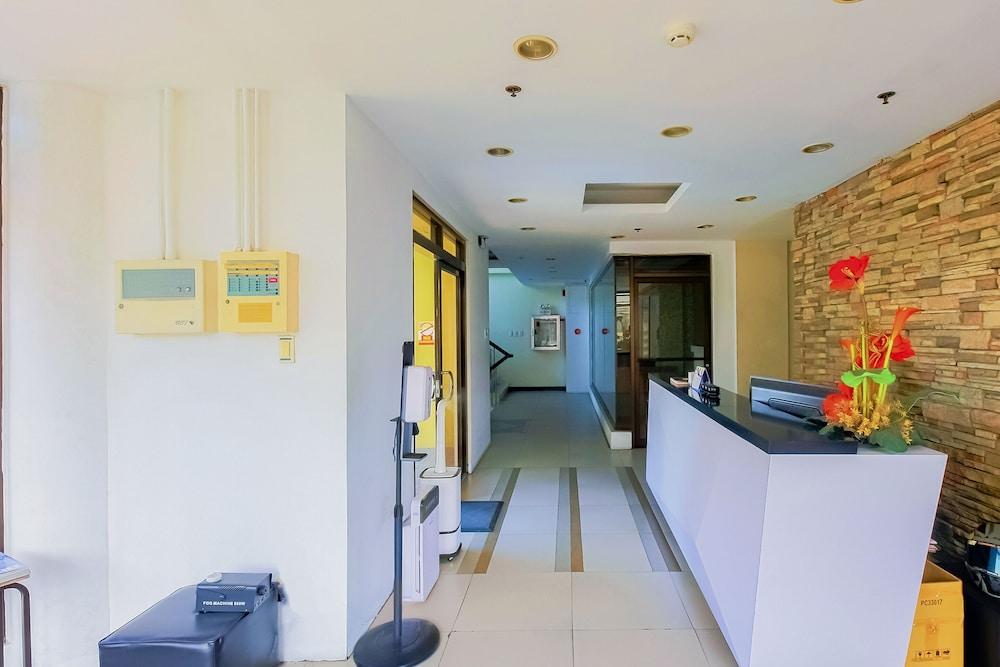 OYO 794 Regatta Residences