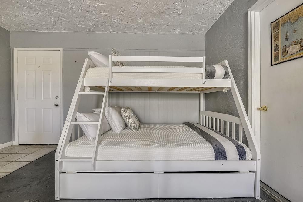 Emerald Sunset by Book That Condo