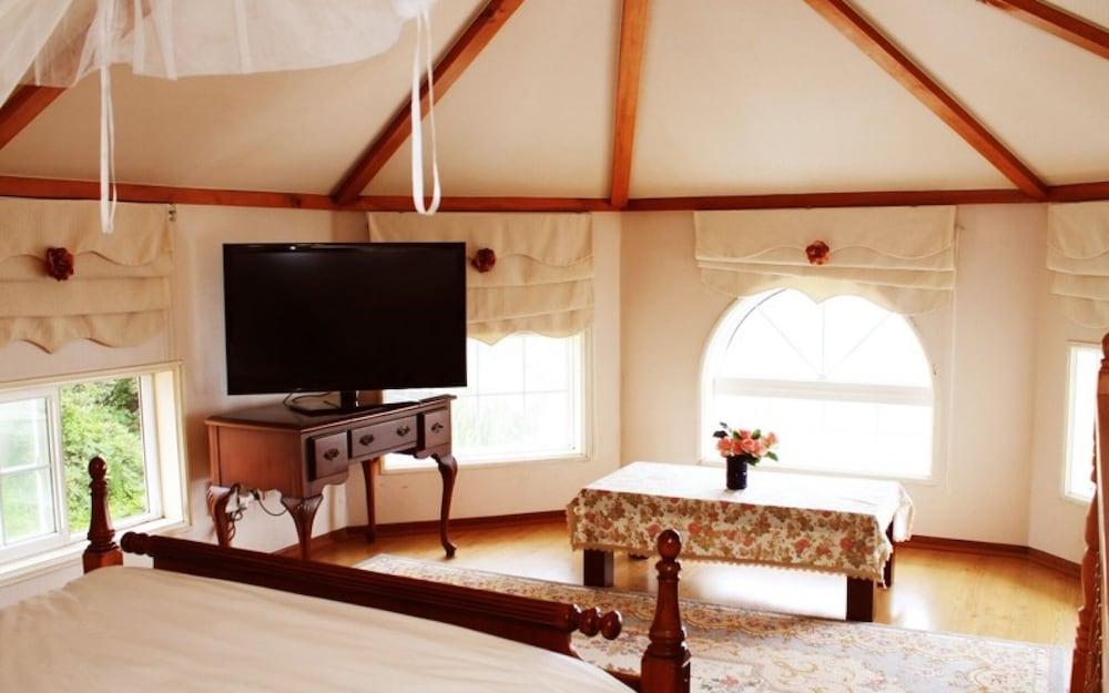 Jeju Cheongsanuinoeul Pension