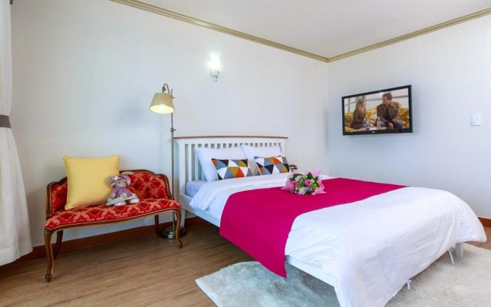 Castles Pebble Beach Pension