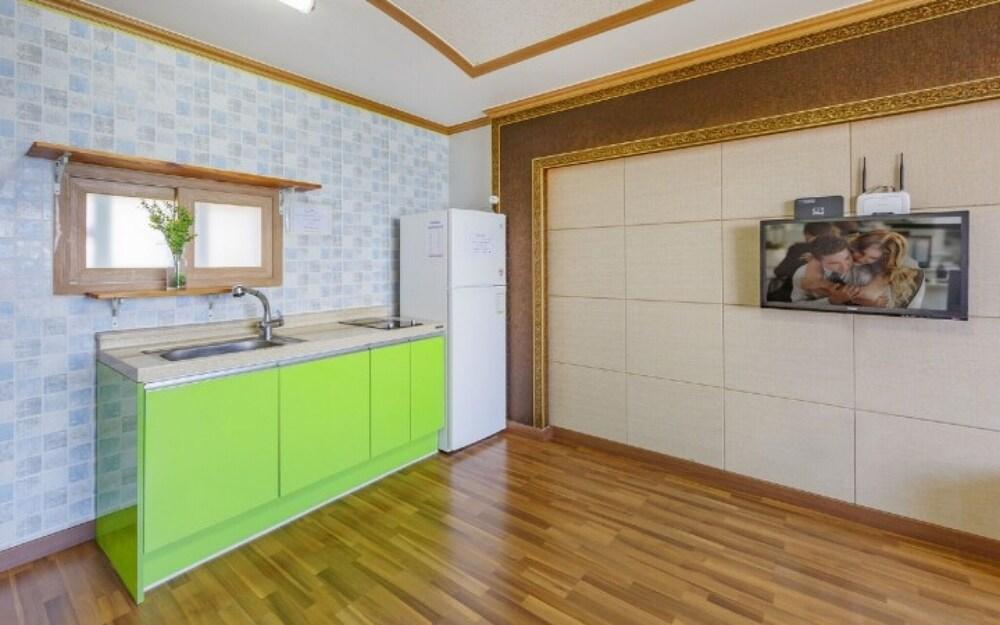 Yeosu Glow Floor Pension