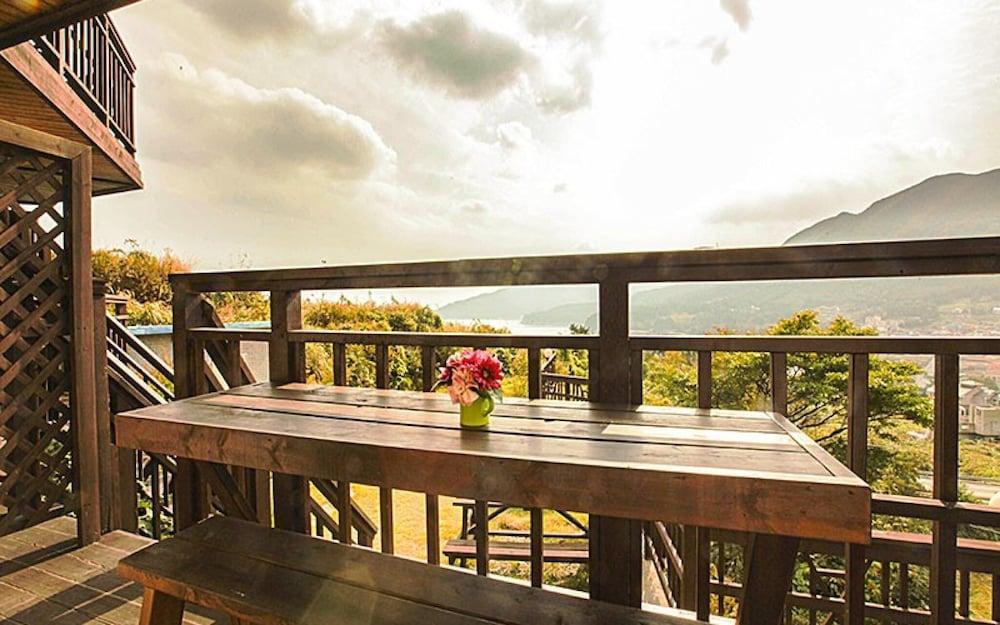 Geojedo Twin Castle Pension