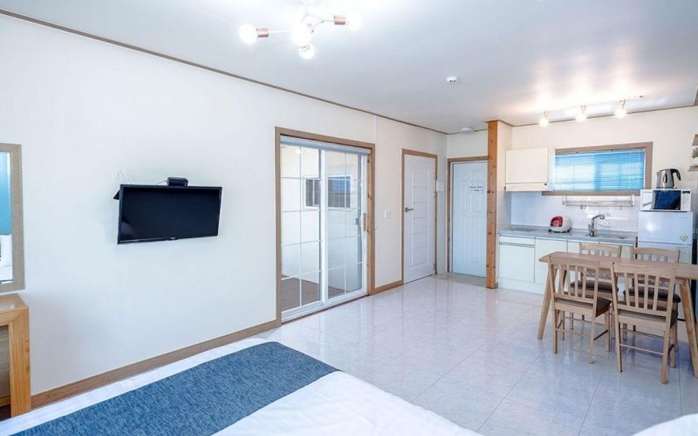 Yeosu Maison Blanche Pension