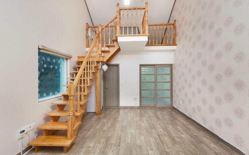 Yeongdeok Gaemitongkku Pension