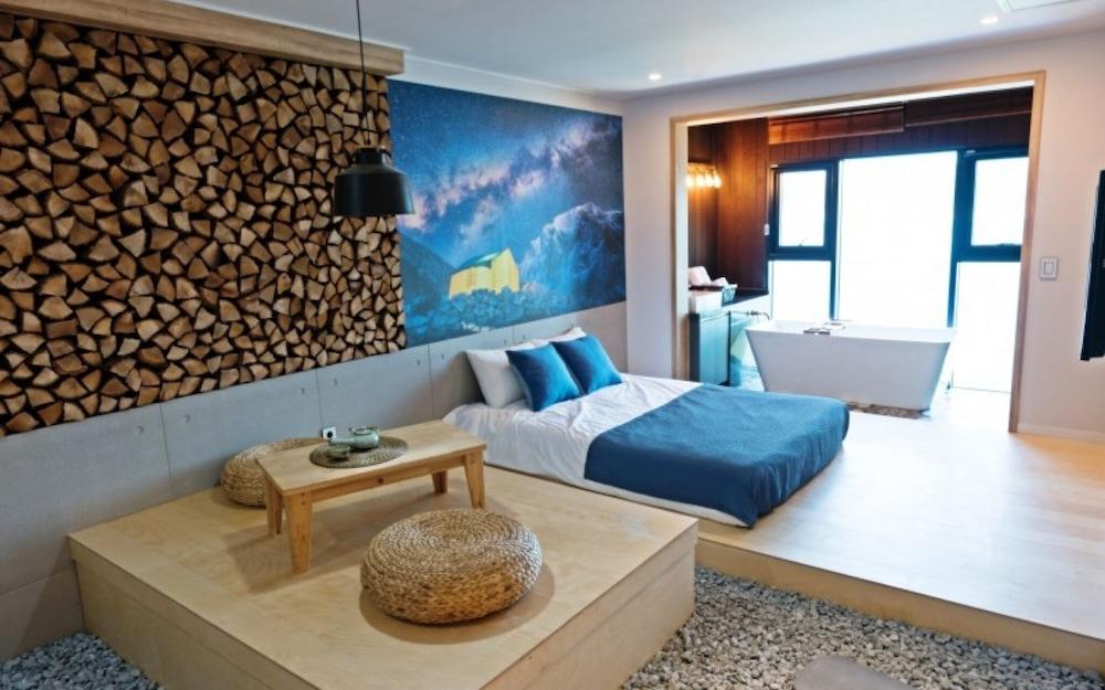 Tongyeong Glow Pension