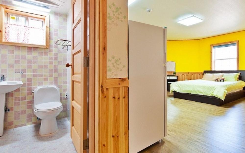 Gyeongju Roselia Pension