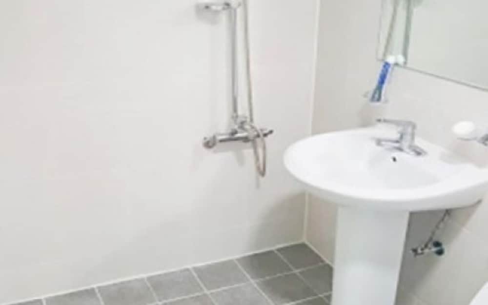 Gyeongsan Byeolgwan Pension