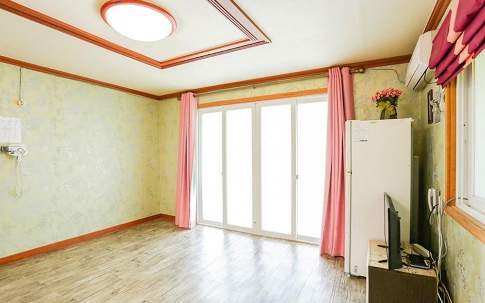 Taean Baegakgwan Pension