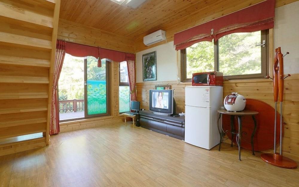 Yanggu Bauyasaenghwar Pension