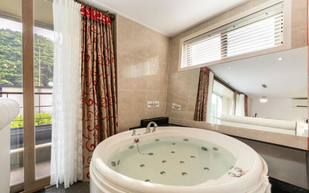 Hongcheon Clo Pension