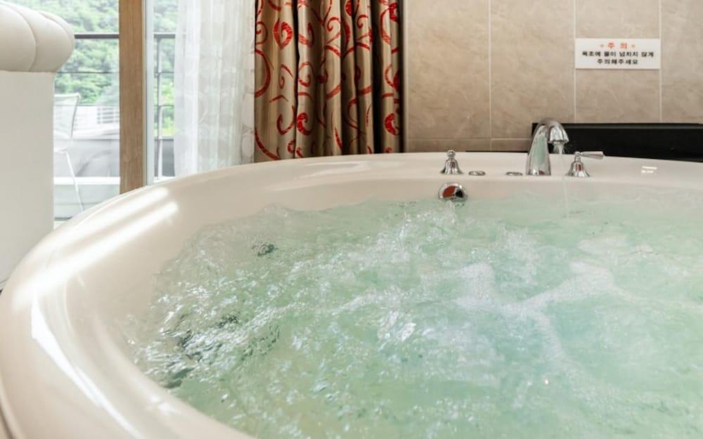 Hongcheon Clo Pension