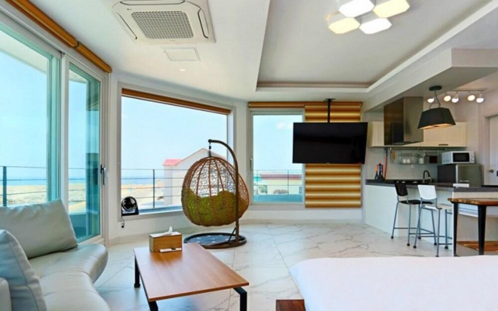 Pohang Damodi Pool Villas Pension