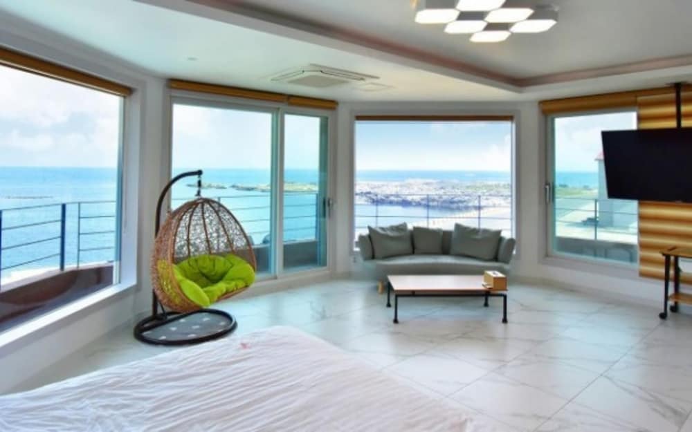 Pohang Damodi Pool Villas Pension