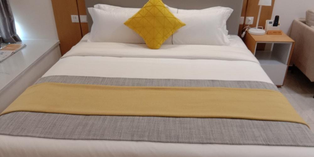 Bainianhui International Apartment