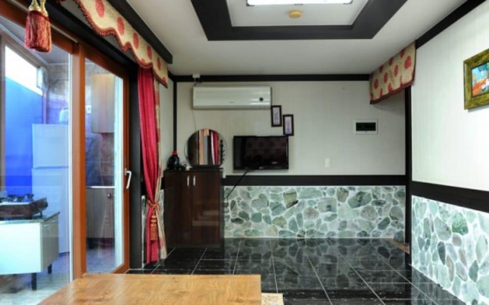 Geojedo Hongpo Pension